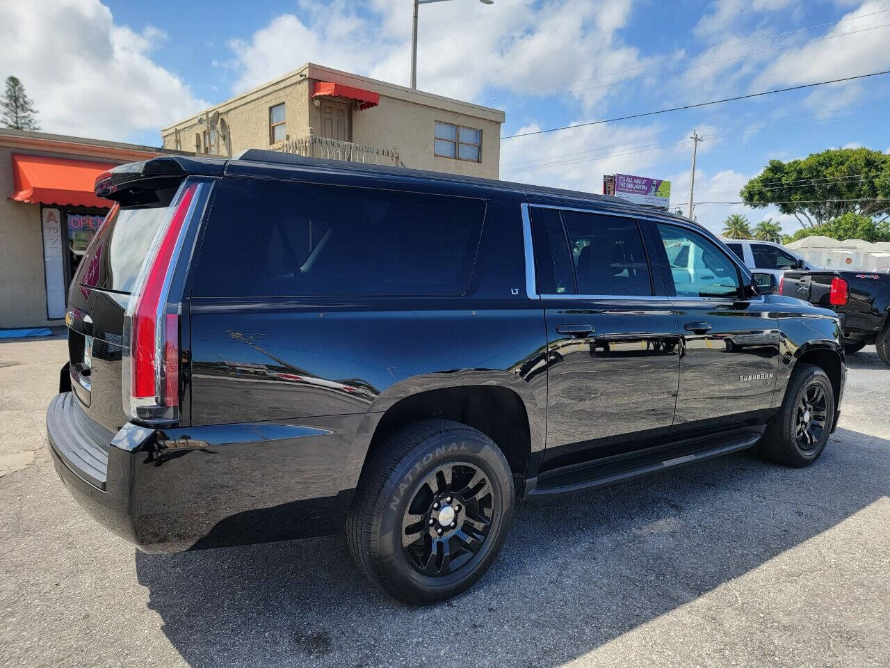 2018 CHEVROLET Suburban SUV / Crossover - $28,999