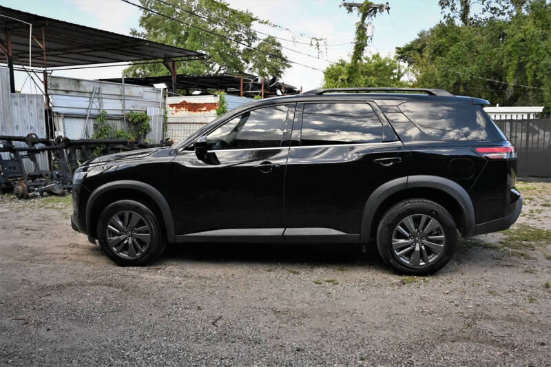 2022 Nissan Pathfinder SV