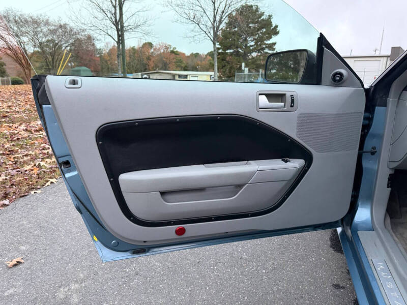 2005 Ford Mustang GT Premium