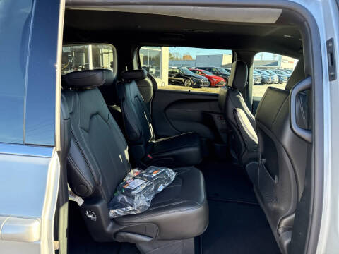 2026 Chrysler Voyager LX