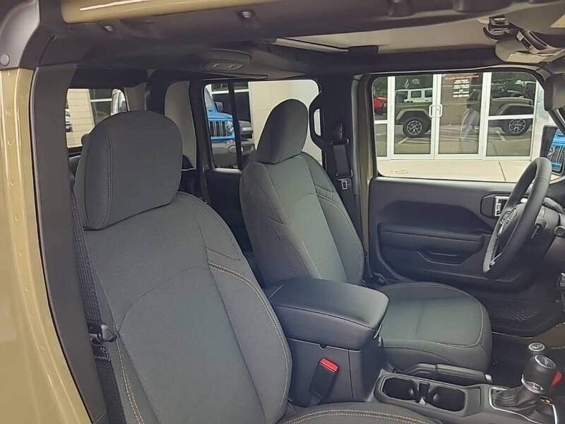 2025 Jeep Gladiator Sport