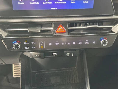 2023 Kia Niro Plug-In Hybrid SX Touring