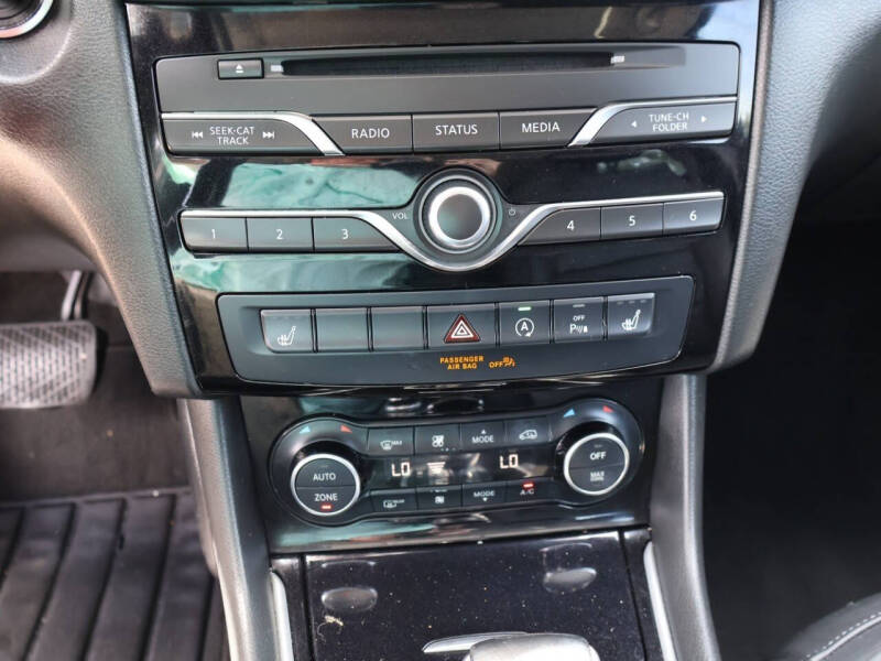 2017 Infiniti QX30 Premium