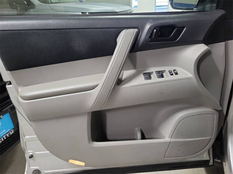 2012 Toyota Highlander SE