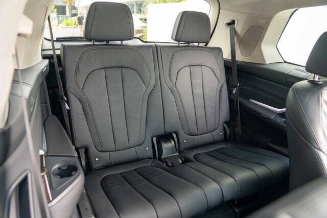 2019 BMW X7 39