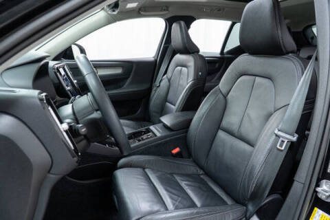 2023 Volvo XC40 B5 Plus Bright Theme