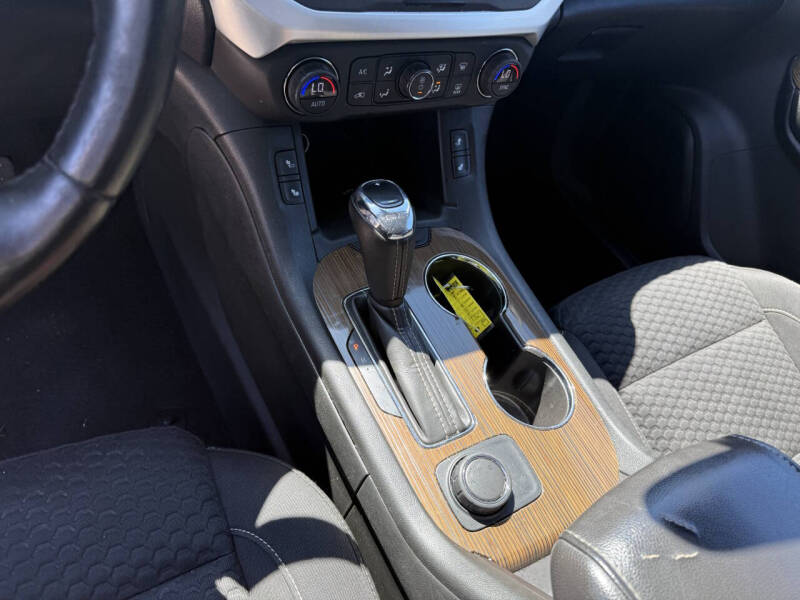 2017 GMC Acadia SLE-2
