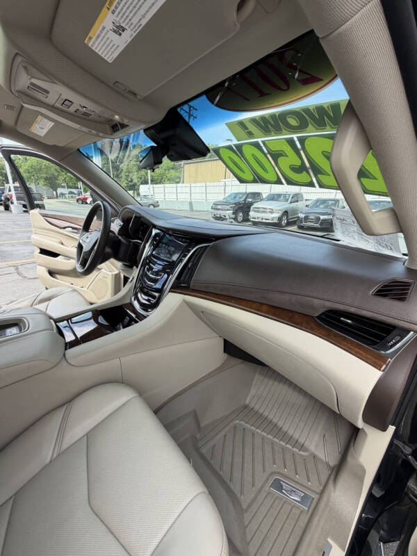 2017 Cadillac Escalade Luxury