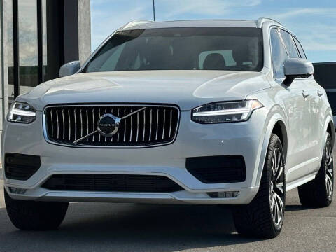 2022 Volvo XC90 T6 Momentum 7-Passenger