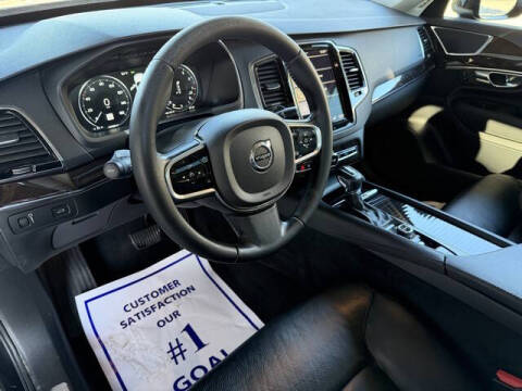 2016 Volvo XC90 T6 Momentum