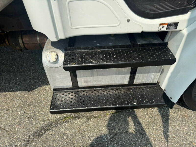 2016 Freightliner M2 106