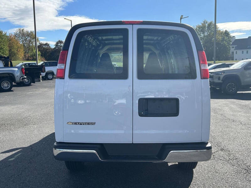 2025 Chevrolet Express 2500