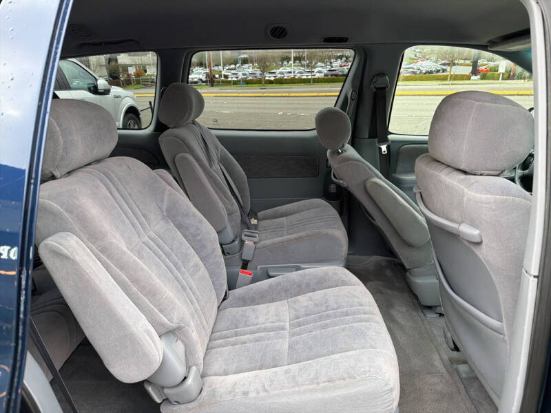 2001 Toyota Sienna LE