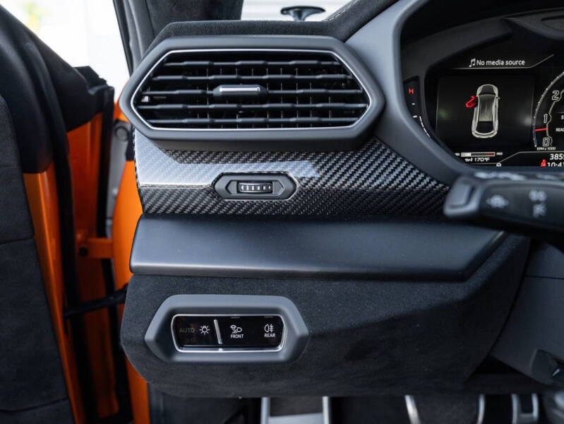 2023 Lamborghini Urus Performante