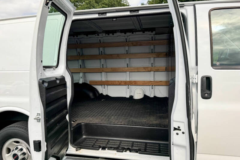 2022 GMC Savana 2500