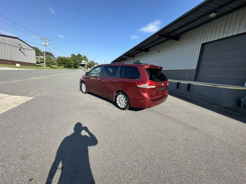 2013 Toyota Sienna XLE 8-Passenger