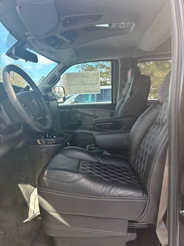 2025 GMC Savana 2500