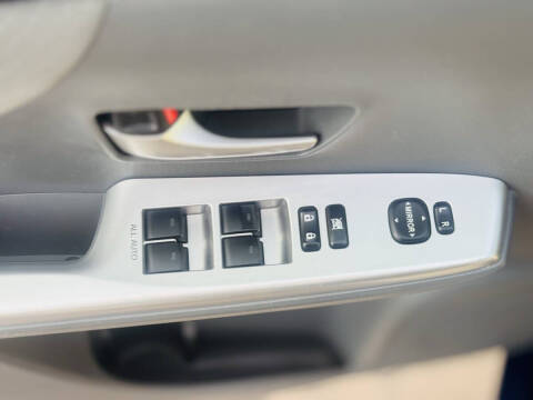 2014 Toyota Prius v Two