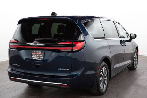 2024 Chrysler Pacifica Plug-In Hybrid Select