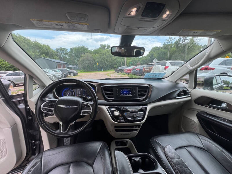 2017 Chrysler Pacifica Touring-L