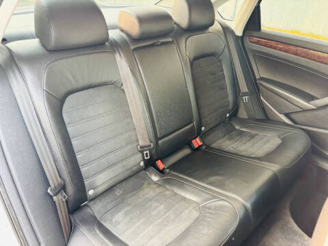 2012 Volkswagen Passat TDI SEL Premium