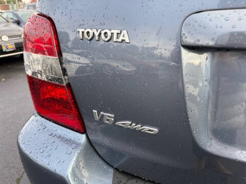 2005 Toyota Highlander Limited