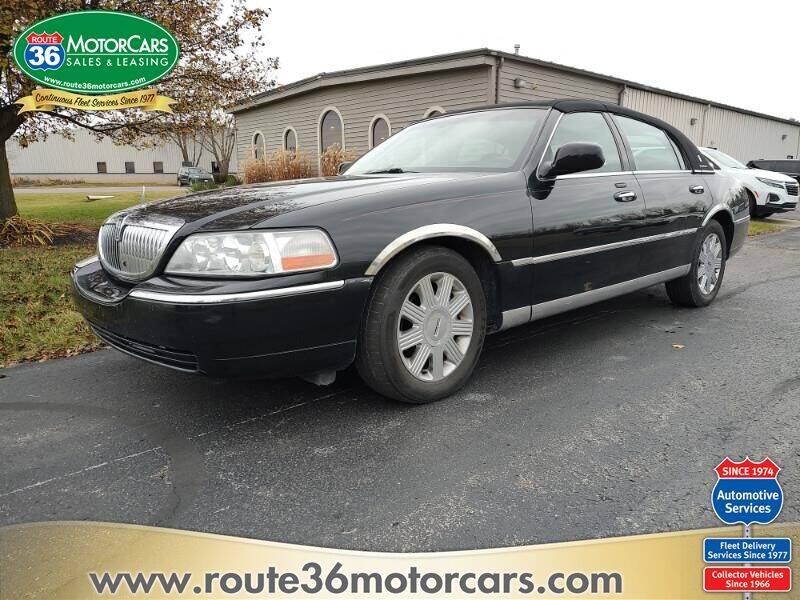 2005 Lincoln Town Car for sale at ROUTE 36 MOTORCARS in Dublin OH