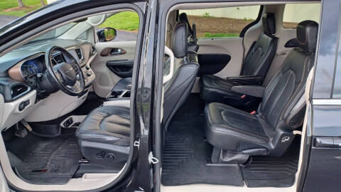 2017 Chrysler Pacifica Touring-L Plus