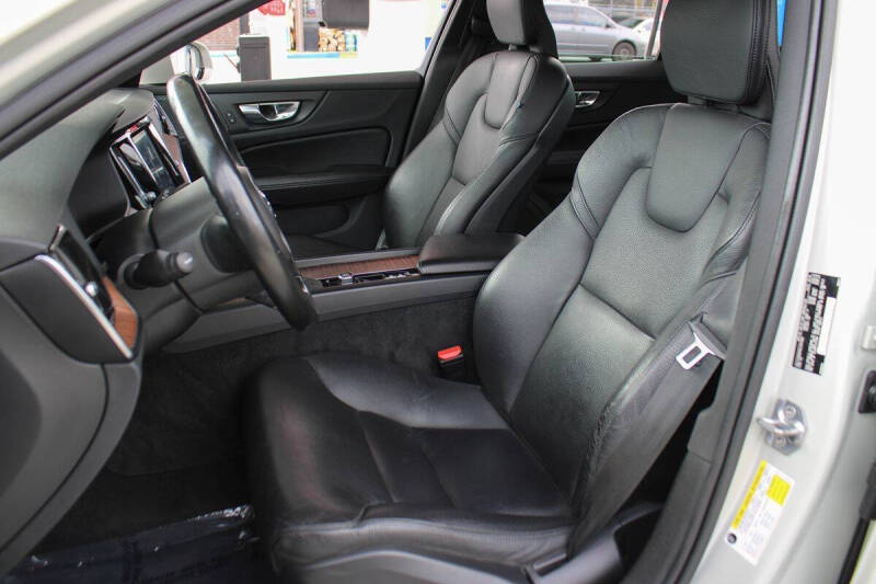 2020 Volvo V60 T5 Momentum