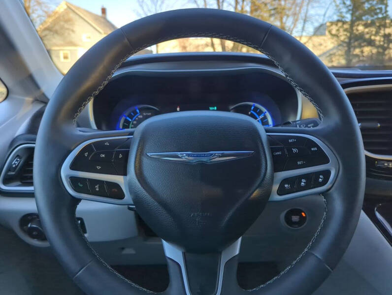 2023 Chrysler Pacifica Plug-In Hybrid Touring L