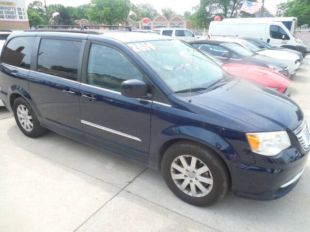 2014 Chrysler Town and Country for sale at VIP Motor Sales in Hazel Park, MI