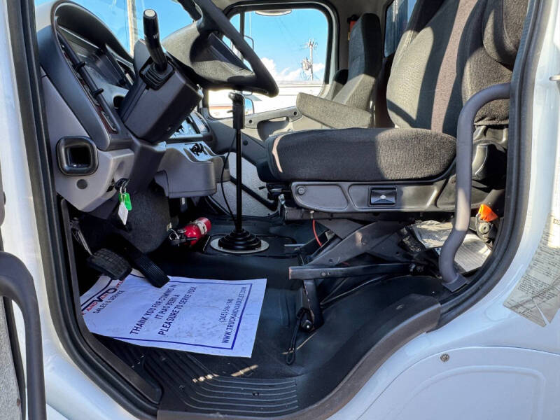 2017 Freightliner M2 106