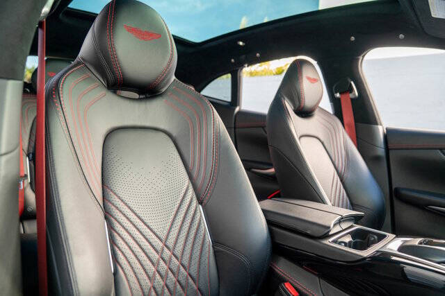 2021 Aston Martin DBX 32