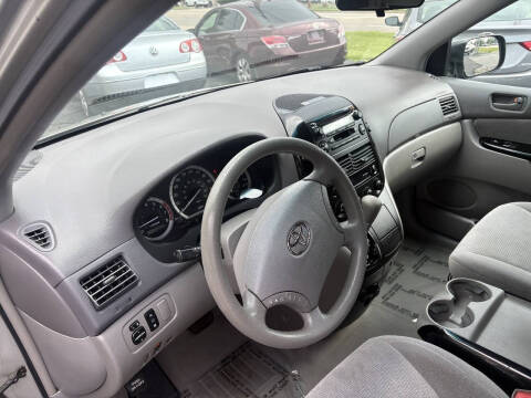 2004 Toyota Sienna CE 7 Passenger
