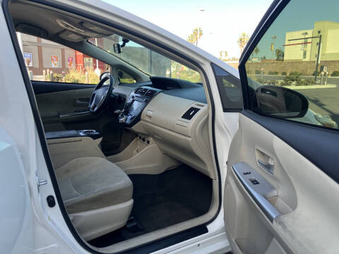 2014 Toyota Prius v Five