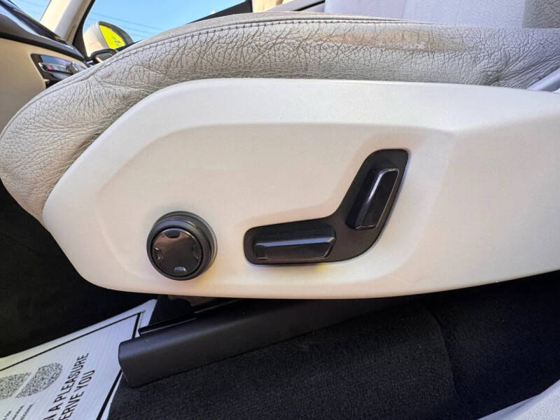 2017 Volvo XC90 T6 Momentum