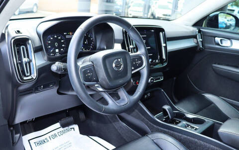 2022 Volvo XC40 T4 Momentum