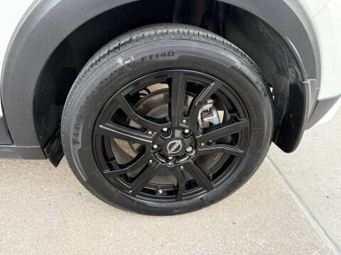 2022 Nissan Kicks SR