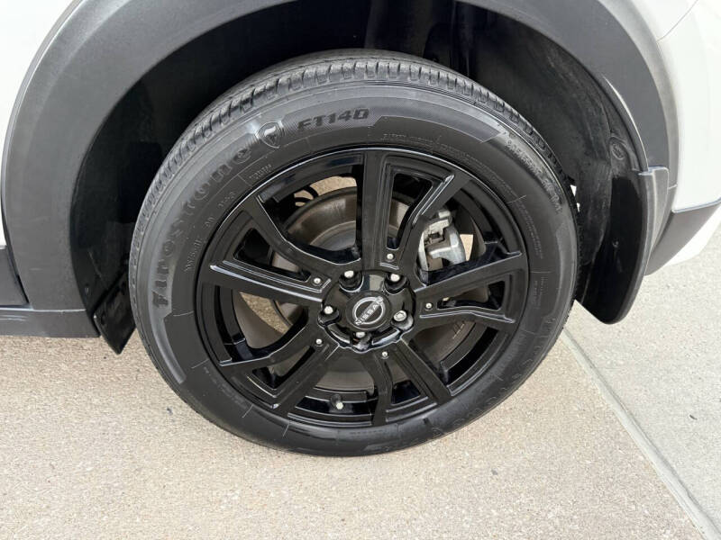 2022 Nissan Kicks SR