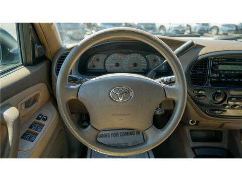 2004 Toyota Sequoia SR5