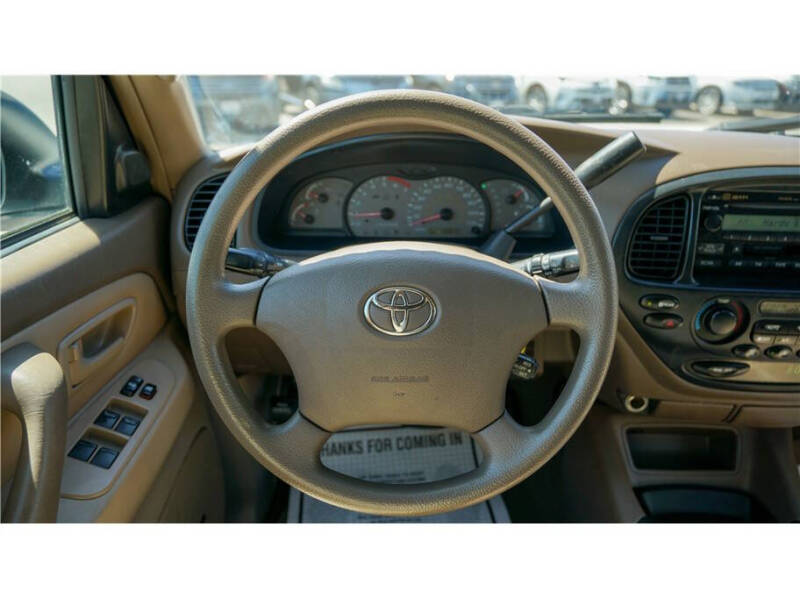 2004 Toyota Sequoia SR5