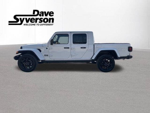 2025 Jeep Gladiator NightHawk