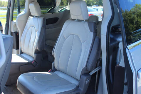 2017 Chrysler Pacifica Touring-L Plus