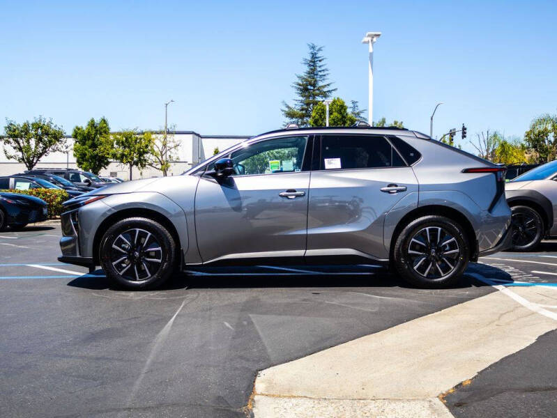2026 Toyota bZ XLE Plus