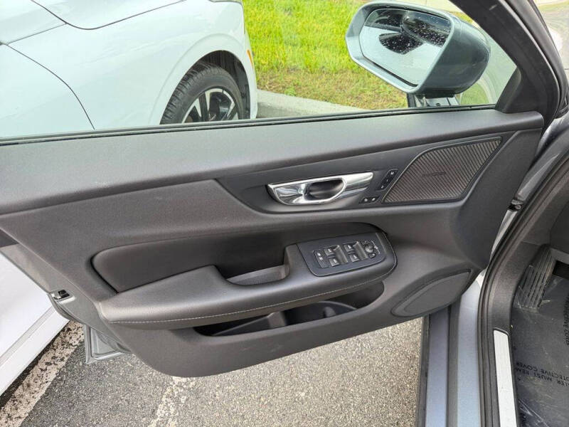 2020 Volvo S60 T5 Momentum