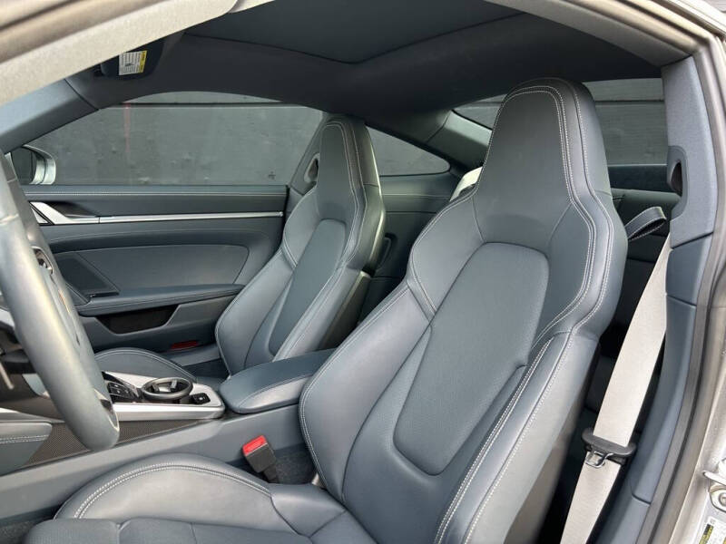 2021 Porsche 911 Carrera