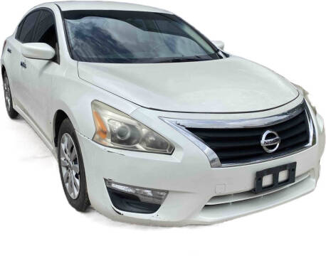 2013 Nissan Altima for sale at Dixie Auto Sales in Houston TX