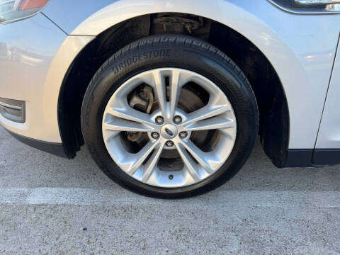 2014 Ford Taurus SEL