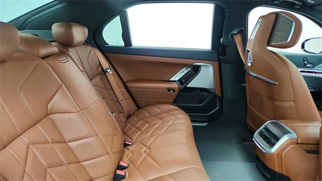 2023 BMW 7 Series 740i