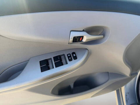 2011 Toyota Corolla LE